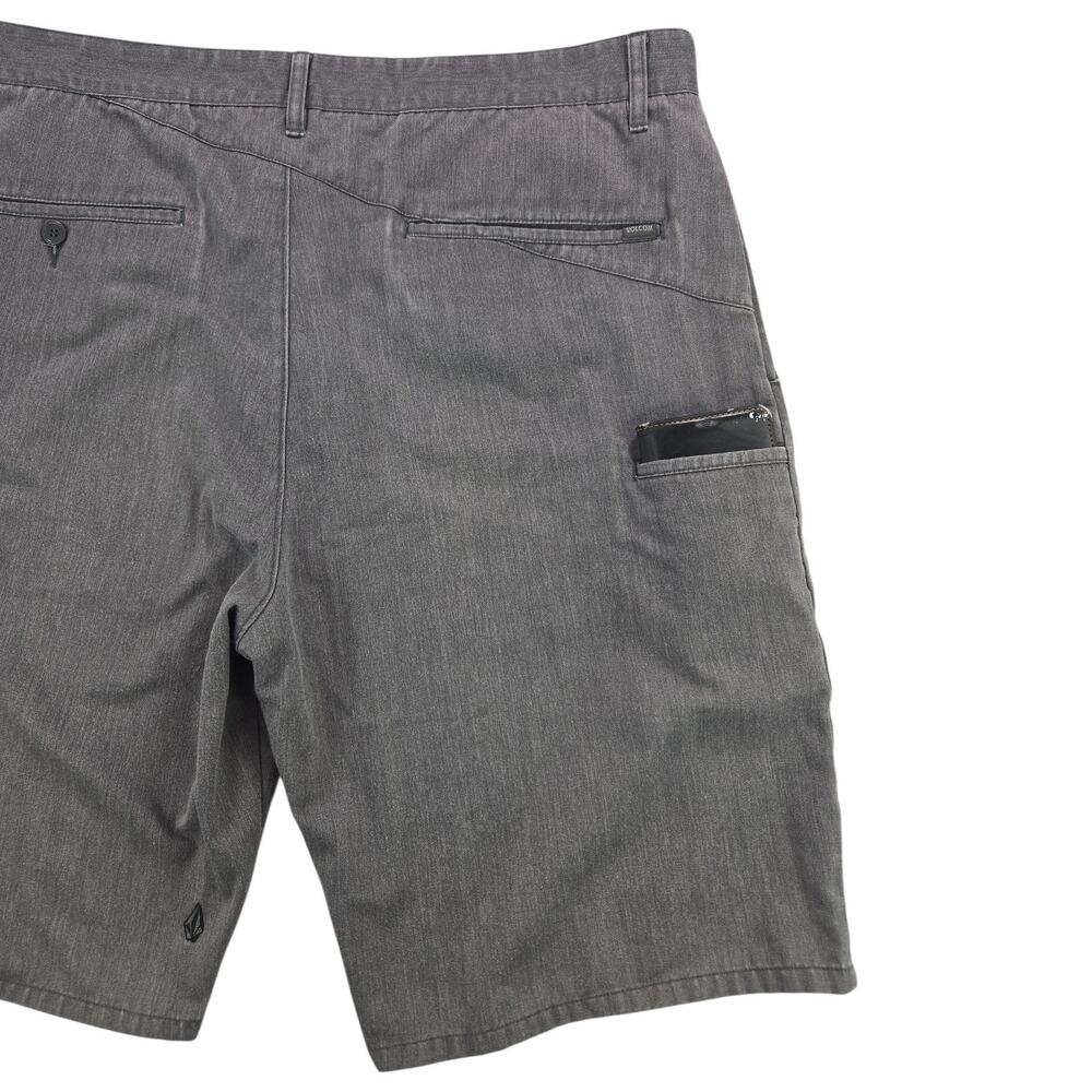 Volcom | Light Grey Flat Front 10" Shorts | Size 38 - Picture 4 of 4